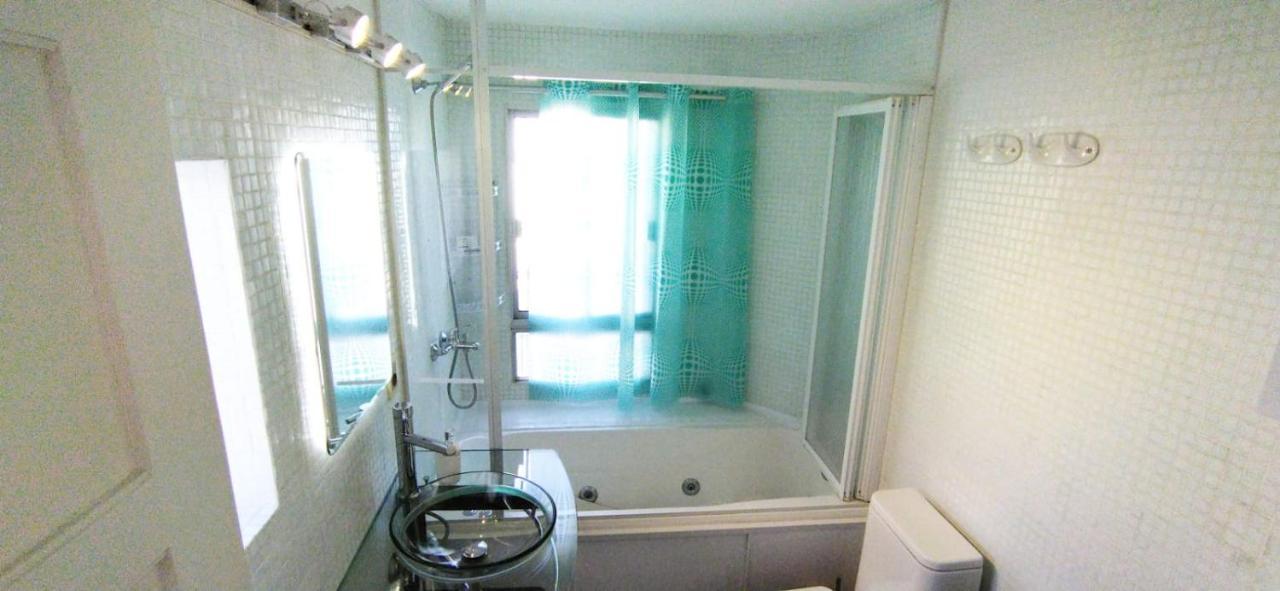 Vila House With Large Terrace, Jacuzzi And Gated Parking For One Car Montevideo Exteriér fotografie
